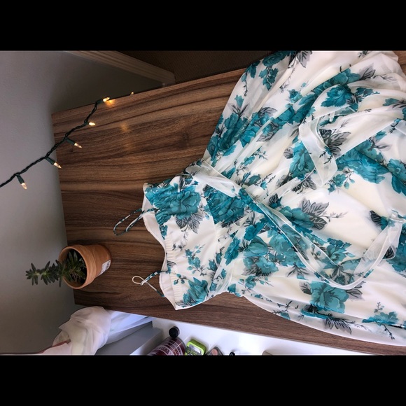 Event dress. - Picture 2 of 3